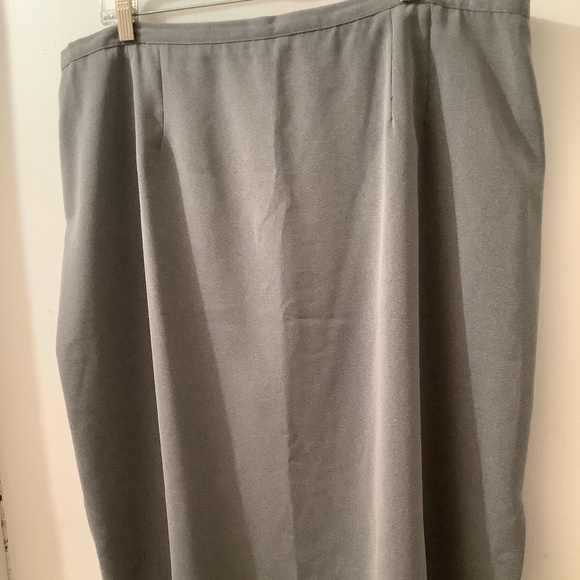 Plus size 22W straight skirt with partly elasticized waistband - Picture 1 of 8